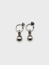 Load image into Gallery viewer, werkstatt München - hoop stud pearl earrings