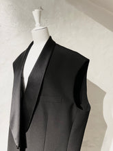 Load image into Gallery viewer, MM6 Maison Margiela Sleeveless tailored jacket