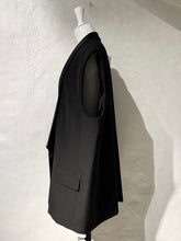 Load image into Gallery viewer, MM6 Maison Margiela Sleeveless tailored jacket