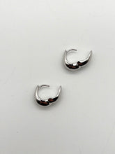 Load image into Gallery viewer, Tom Wood - earrings