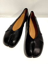 Load image into Gallery viewer, Maison Margiela tabi ballet flats