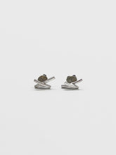 Load image into Gallery viewer, Werkstatt München - stud cross earrings