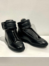 Load image into Gallery viewer, Maison Margiela future mid-top sneakers