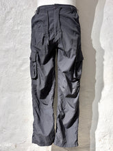 Load image into Gallery viewer, Coor fluid fabric cargo trousers
