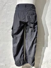 Load image into Gallery viewer, Coor fluid fabric cargo trousers