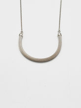 Load image into Gallery viewer, Ebon li necklace