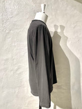 Load image into Gallery viewer, James Perse carbon grey long sleeve t-shirt