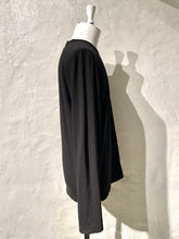 Load image into Gallery viewer, James Perse black long sleeve t-shirt