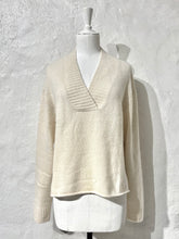 Load image into Gallery viewer, James Perse cut hem V-neck cashmere sweater