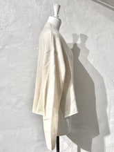 Load image into Gallery viewer, James Perse cut hem V-neck cashmere sweater