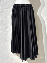 Load image into Gallery viewer, Comme des Garçons BLACK pleated skirt