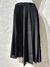 Load image into Gallery viewer, Comme des Garçons BLACK pleated skirt