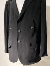 Load image into Gallery viewer, Yohji Yamamoto 3button blazer with flaps