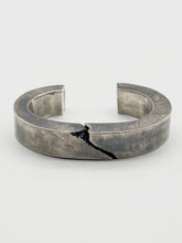 Load image into Gallery viewer, Filip Palmén - cuff