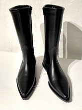 Load image into Gallery viewer, Ann Demeulemeester pointy toe boots