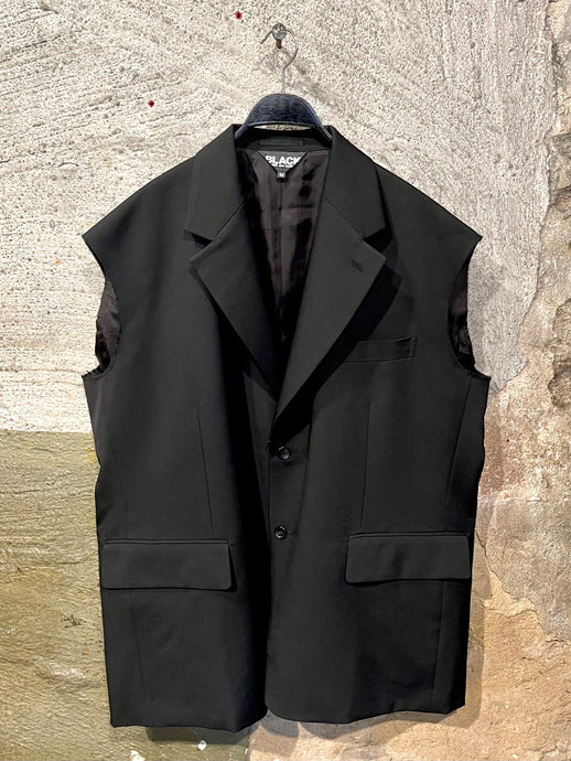 Comme des Garçons BLACK oversized sleeveless jacket