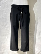 Load image into Gallery viewer, Ann Demeuelemeester cropped cigarette trousers