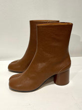 Load image into Gallery viewer, Maison Margiela tabi boots