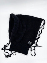 Load image into Gallery viewer, Imaskopi handknitted hoods