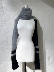 Imaskopi knitted scarf with sleeves