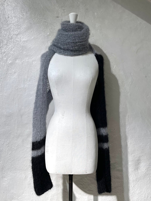 Imaskopi knitted scarf with sleeves
