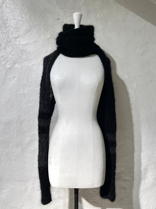 Imaskopi knitted scarf with sleeves