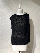 Load image into Gallery viewer, imaskopi knitted vest